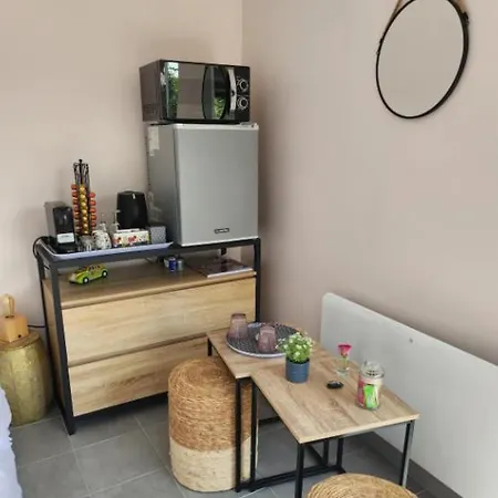 לינה וארוחת בוקר De La Mare Aux Chevres