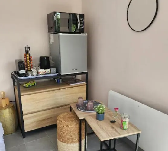 לינה וארוחת בוקר De La Mare Aux Chevres