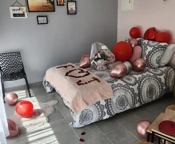 לינה וארוחת בוקר De La Mare Aux Chevres 3*